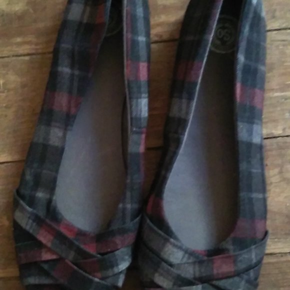 shoes - Picture 3 of 5